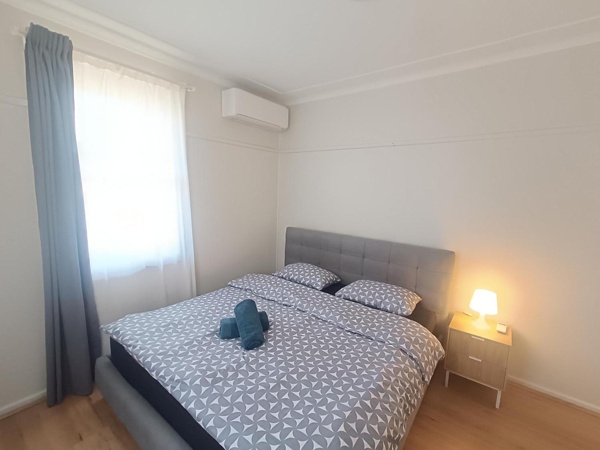 Quiet With Air Conditioning - E4 Homestay Sydney