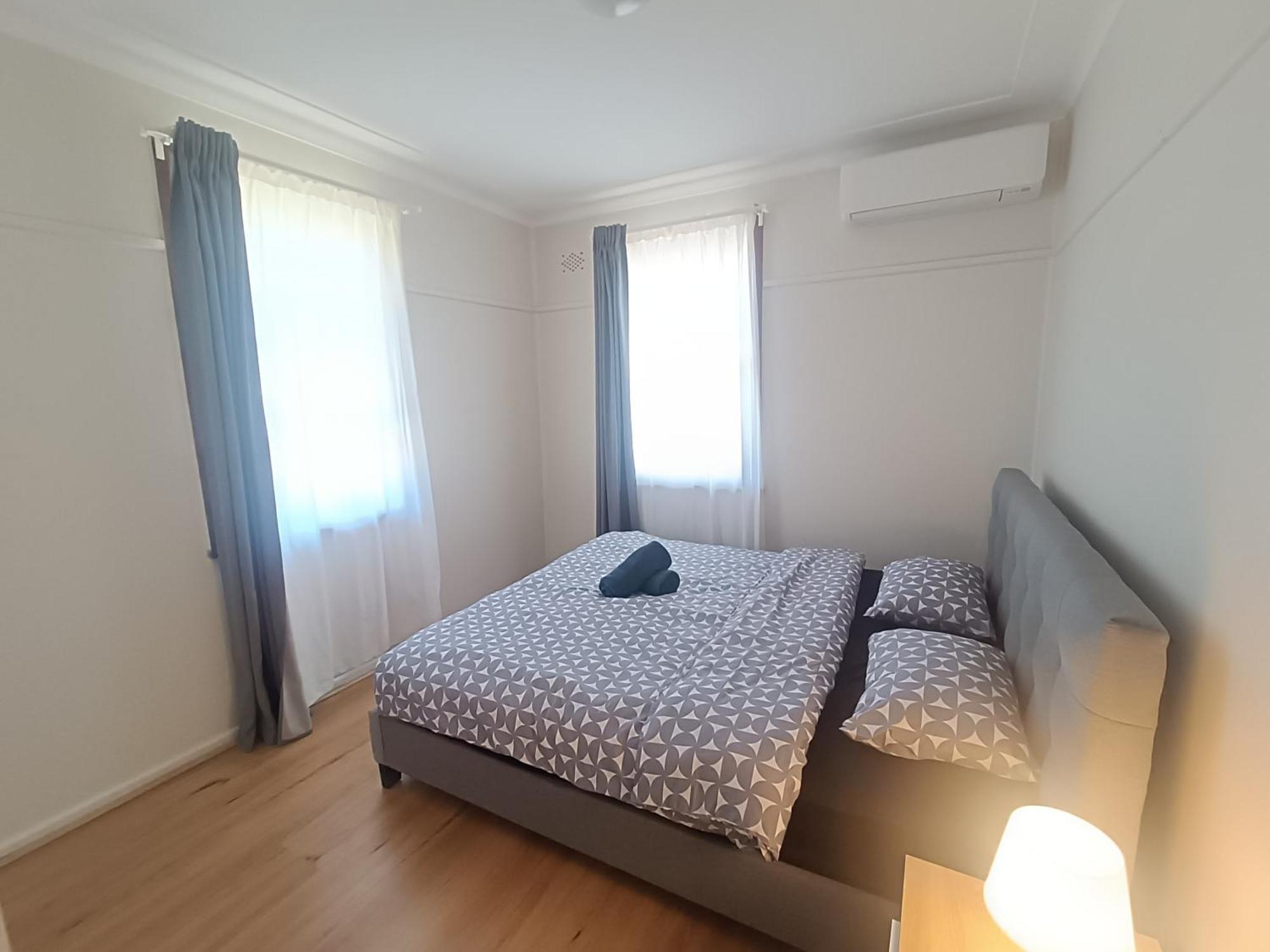 Quiet With Air Conditioning - E4 Homestay Sydney
